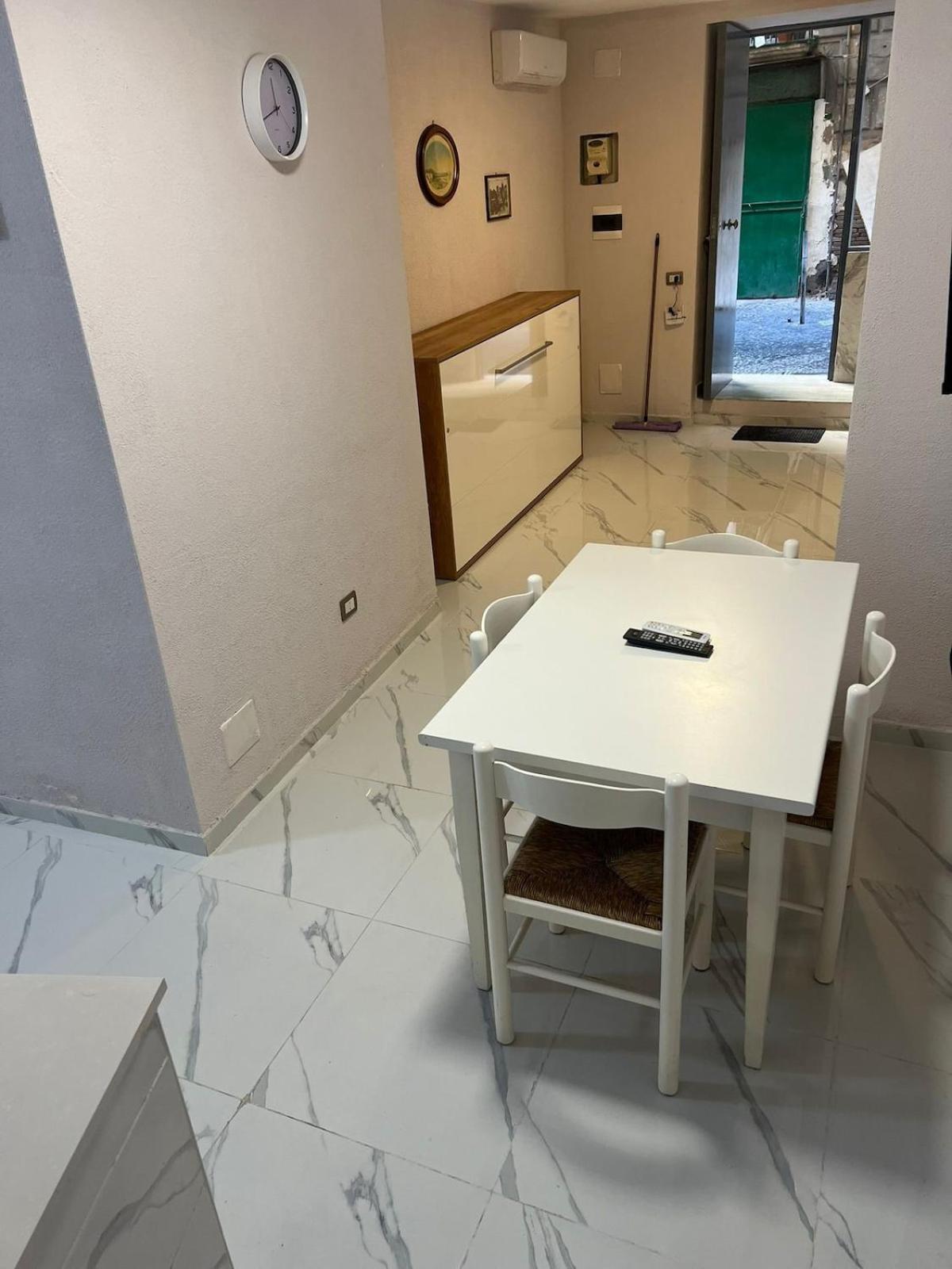 Montesilvano 3 In Rione Sanita Appartamento